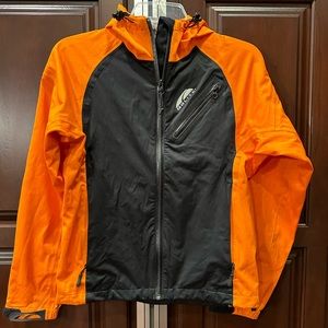 Go Lite (S) women’s running rain jacket.